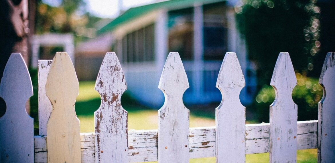 ¿Cuáles son los cargos y las funciones que existen en una comunidad de vecinos?